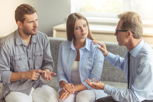 Couple at the psychotherapist — Stock Photo, Image