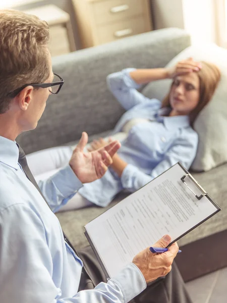Woman at the psychotherapist — Stock Photo, Image