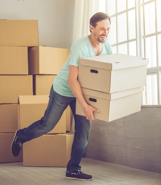 Hombre guapo moviéndose — Foto de Stock