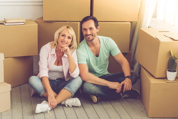 Beautiful mature couple moving — Stock Photo, Image