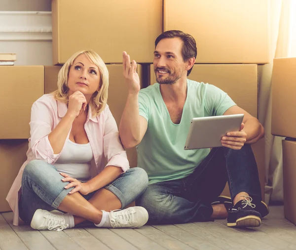 Beautiful mature couple moving — Stock Photo, Image