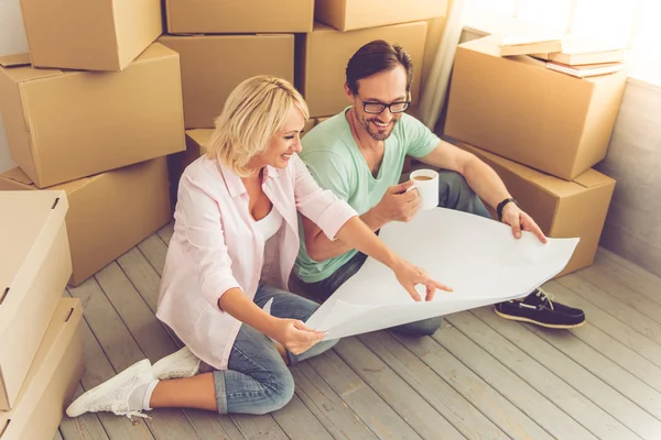 Beautiful mature couple moving — Stock Photo, Image