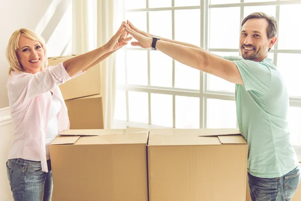 Beautiful mature couple moving — Stock Photo, Image