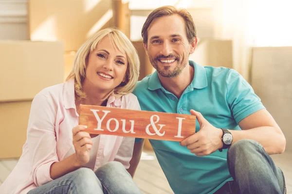 Beautiful mature couple moving — Stock Photo, Image