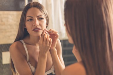 banyoda güzel kadın