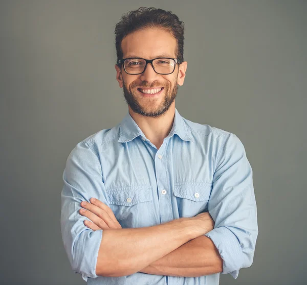 Schöner junger Mann — Stockfoto