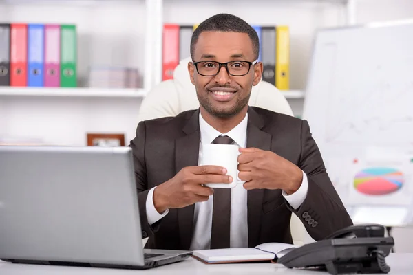 Afrikanischer Geschäftsmann — Stockfoto