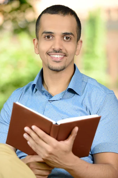 Student im Park — Stockfoto