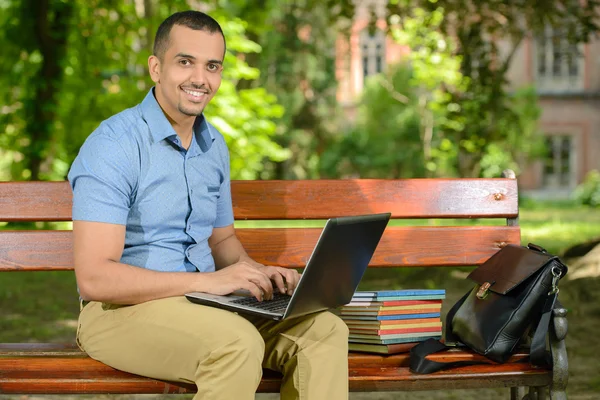 Estudante no parque — Fotografia de Stock