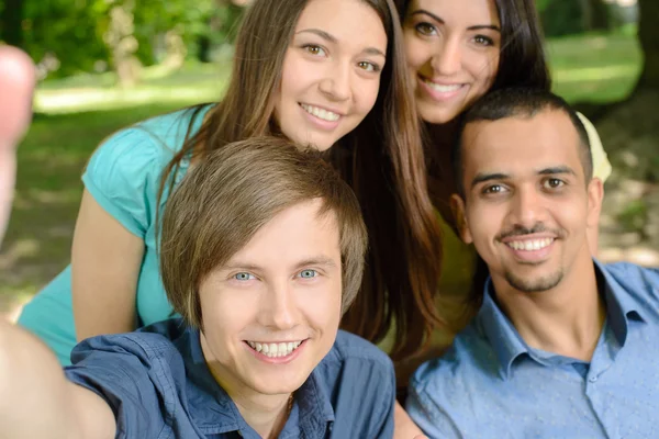 Student im Park — Stockfoto