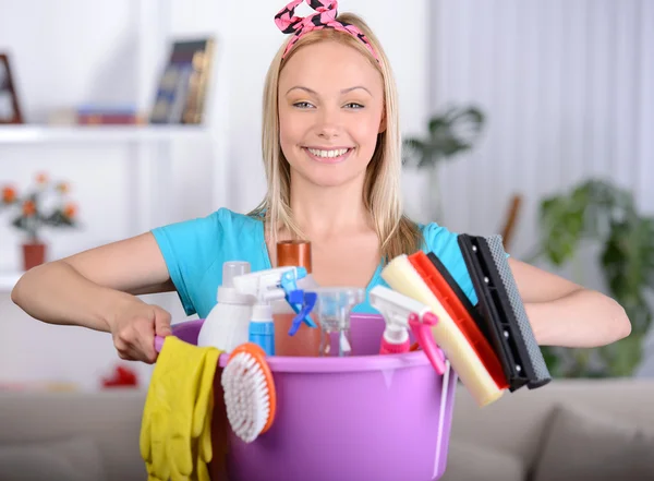 Hermosa ama de casa — Foto de Stock