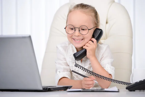 Pequeña dama de negocios — Foto de Stock