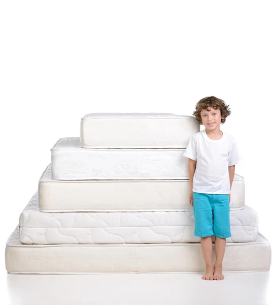Children and many mattresses — Stock Photo, Image