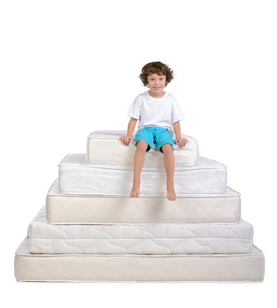 Children and many mattresses — Stock Photo, Image