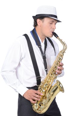 saksafon çalar