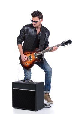 Gitar Oynatıcı