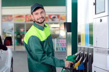 Petrol akaryakıt istasyonu