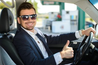 Petrol akaryakıt istasyonu