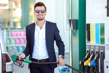 Petrol akaryakıt istasyonu