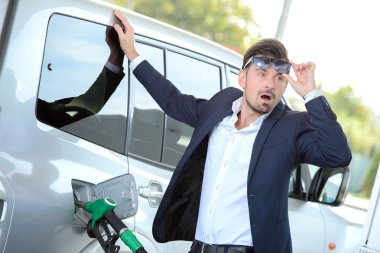 Petrol akaryakıt istasyonu