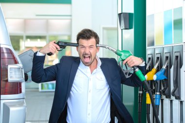 Petrol akaryakıt istasyonu