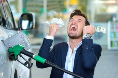 Petrol akaryakıt istasyonu