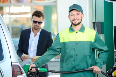 Petrol akaryakıt istasyonu