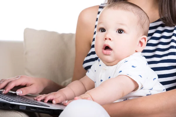 Mom and baby — Stock Photo, Image