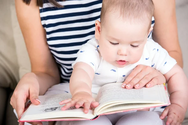 Mom and baby — Stock Photo, Image