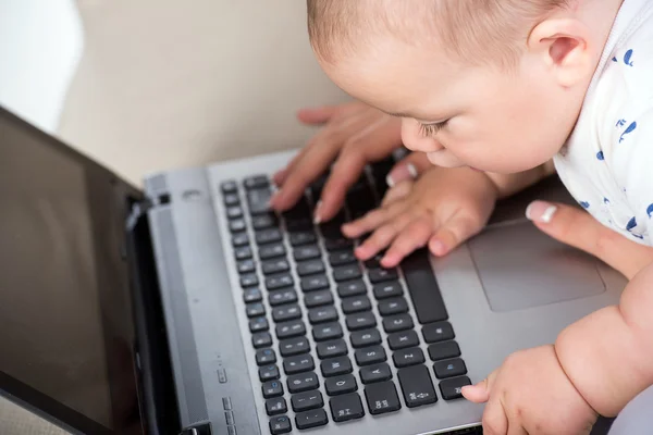 Mom and baby — Stock Photo, Image