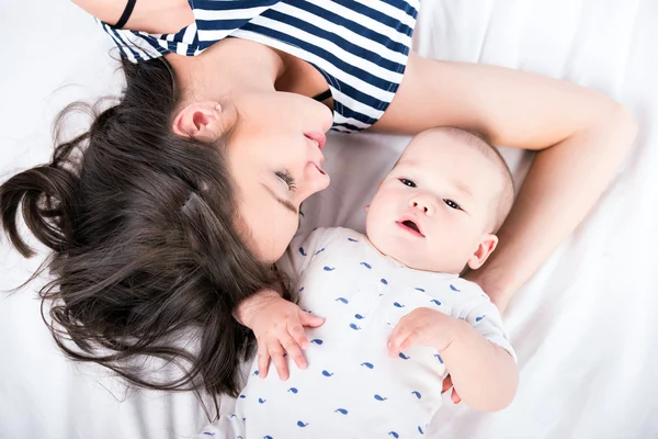 Maman et bébé — Photo