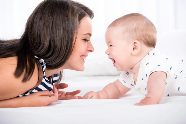 Maman et bébé Images De Stock Libres De Droits