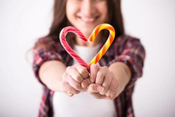 Vrouw met zoetigheden. — Stockfoto