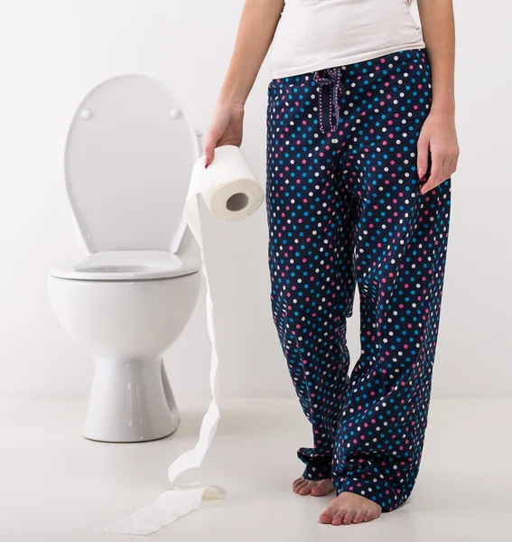 Kadın tuvalette — Stok fotoğraf