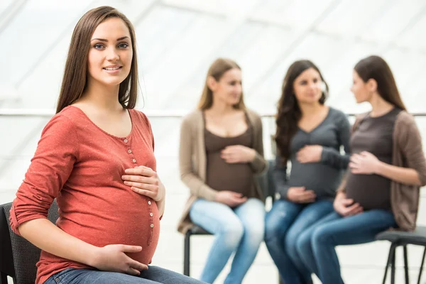 怀孕的妇女 — 图库照片