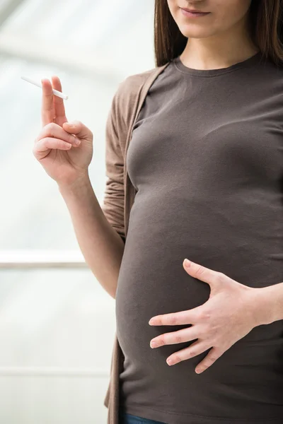 Mujer embarazada. — Foto de Stock