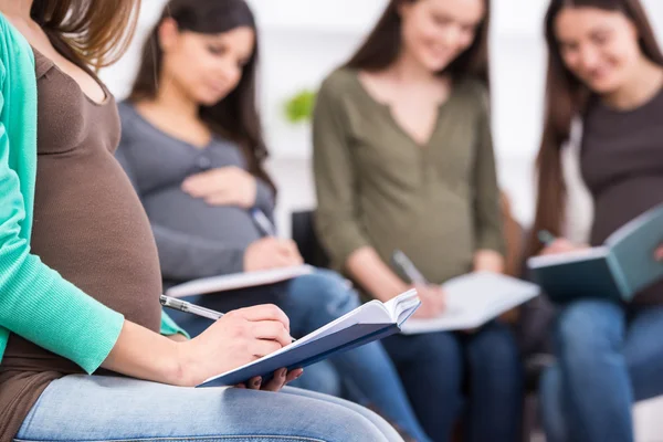 Zwangere vrouwen — Stockfoto