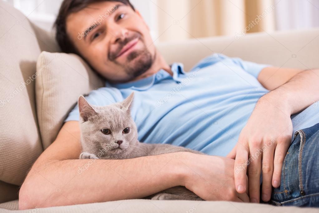 Homme Avec Chat Image Libre De Droit Par Vadimphoto1 Gmail Com C