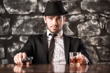 Gangster.