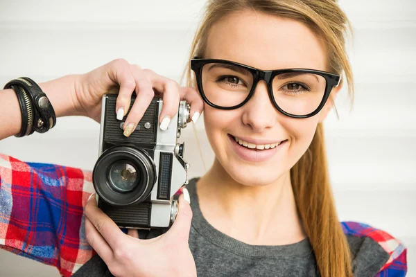 Menina com câmera — Fotografia de Stock