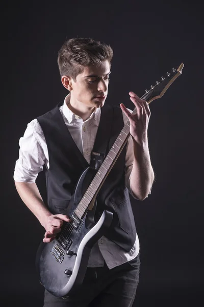 Hombre con guitarra — Foto de Stock