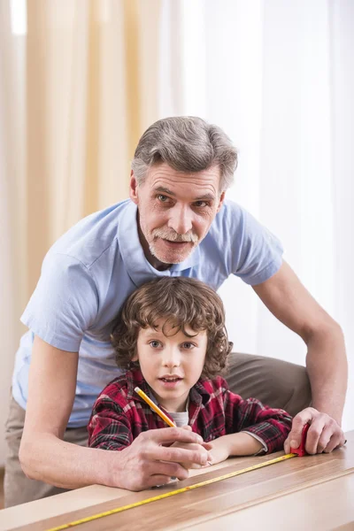 Abuelo y nieto — Foto de Stock