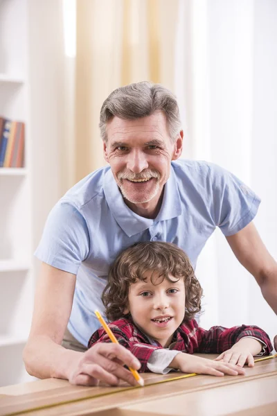 Großvater und Enkel — Stockfoto