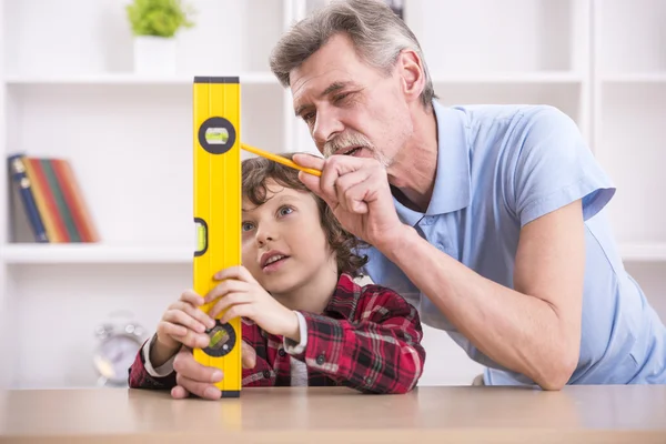 Abuelo y nieto — Foto de Stock