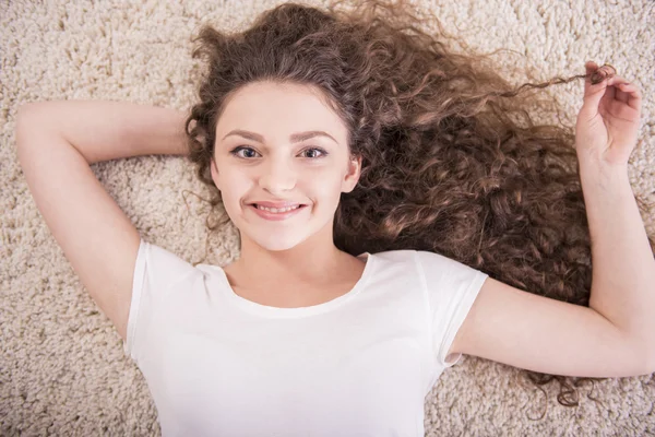 Chica en casa — Foto de Stock