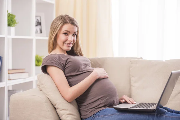 Pregnant woman — Stock Photo, Image