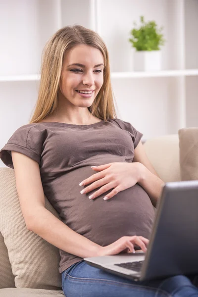 Pregnant woman — Stock Photo, Image