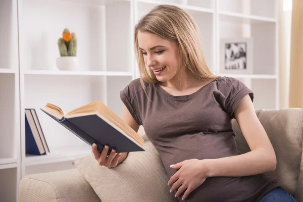 Mujer embarazada. — Foto de Stock