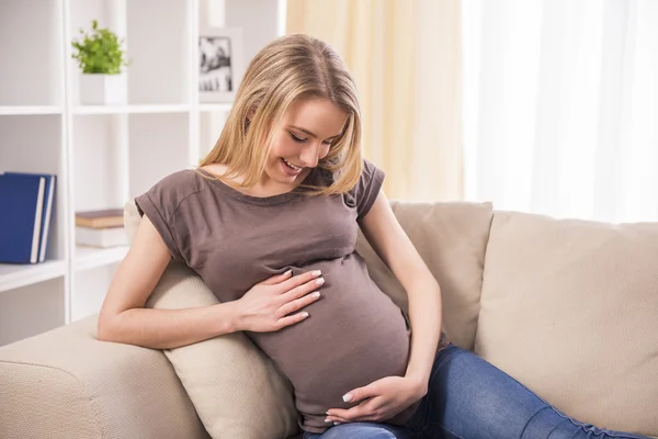 Mujer embarazada. — Foto de Stock