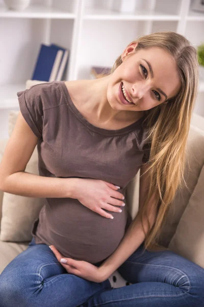 Mujer embarazada. — Foto de Stock